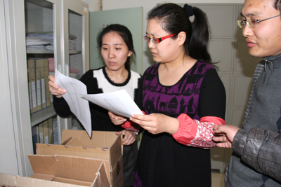 工會在婦女節向女教職工發放節日禮品