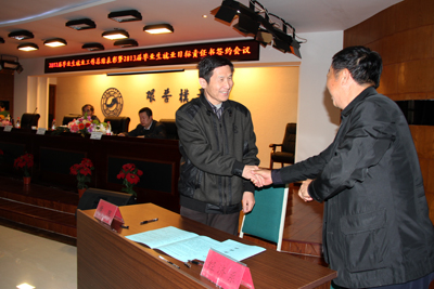 我院召開2012屆畢業(yè)生就業(yè)工作總結(jié)表彰暨2013屆畢業(yè)生就業(yè)目標(biāo)責(zé)任書簽約會議