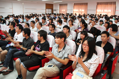 清華大學化學系教授胡鑫堯來院作科普報告