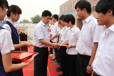 學院舉行2012屆畢業典禮暨學位授予儀式