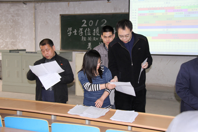 學院組織全體教職員工進行學士學位授權評審知識考試