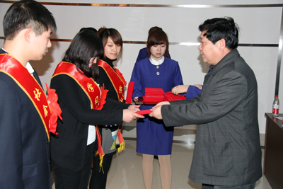 學院召開10—11學年學生評優表彰大會