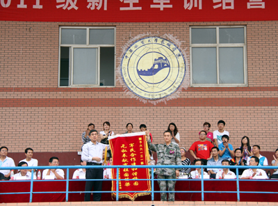 2011級新生軍訓(xùn)結(jié)營式暨開學(xué)典禮隆重舉行