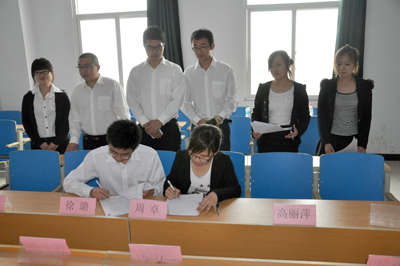 深化教學(xué)改革 彰顯實(shí)踐特色——管理系舉行模擬商務(wù)談判會(huì)