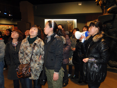 學院開展慶“三八”、迎建黨90周年紅色之旅活動