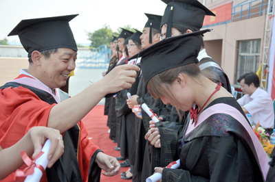 2010屆畢業典禮暨學位授予儀式隆重舉行