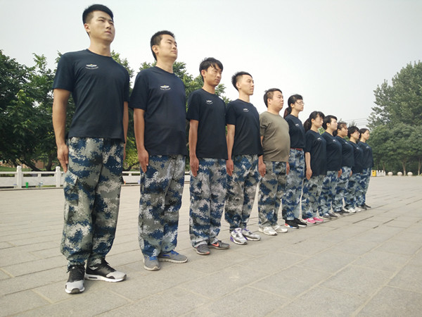 我校組織2016年新入職輔導員軍訓