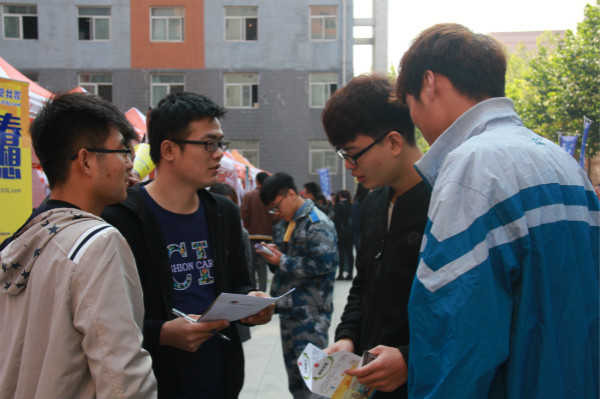 我校2017屆畢業(yè)生秋季雙選會(huì)成功舉辦