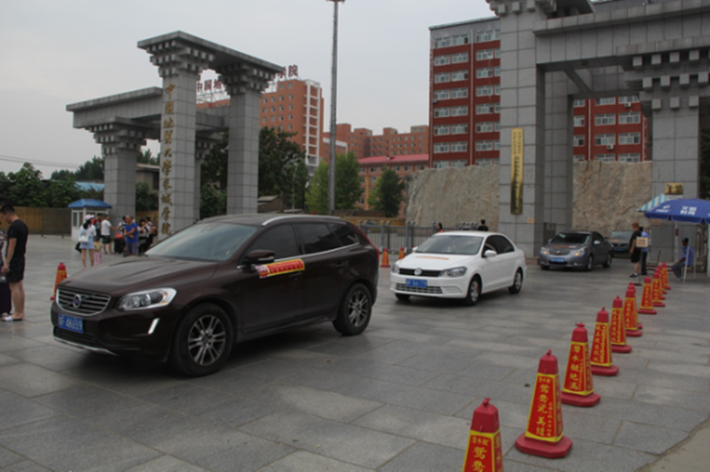 【畢業季】教師家車送學子  濃濃溫情歸家路