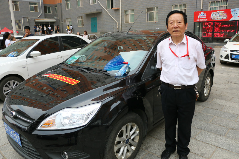 【畢業季】教師家車送學子  濃濃溫情歸家路