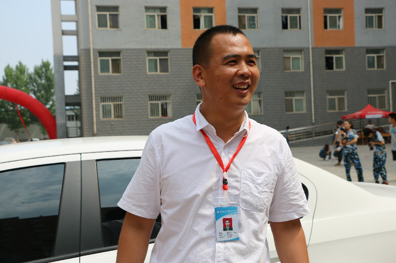 【畢業季】教師家車送學子  濃濃溫情歸家路