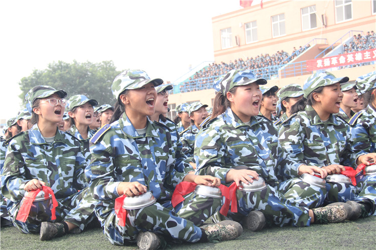 青春無悔 振翅翱翔——我校舉行2017級新生軍訓結營式暨開學典禮