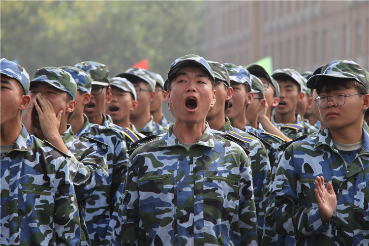 青春無悔 振翅翱翔——我校舉行2017級新生軍訓結營式暨開學典禮
