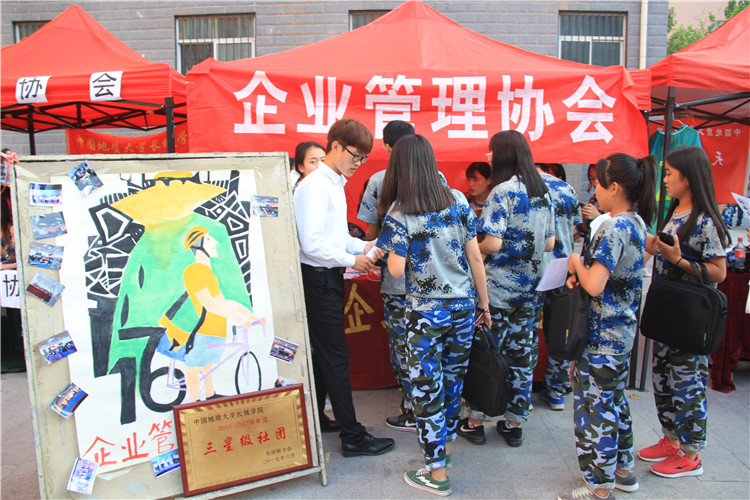 招新大戰歷時半月落下帷幕  各學生組織注滿新鮮血液