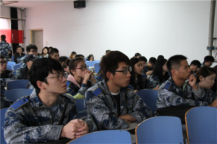我校組織部分教職工、學生代表觀看黨的第十九次全國代表大會開幕盛況