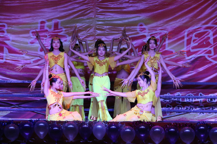 青春夢 祖國頌——我校大學(xué)生藝術(shù)團舉辦第四屆文藝匯報演出