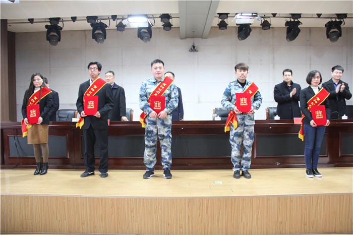 我校12人5個(gè)集體榮獲賀陽集團(tuán)表彰