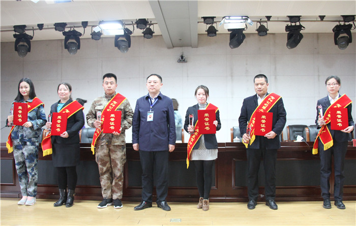 我校12人5個(gè)集體榮獲賀陽集團(tuán)表彰