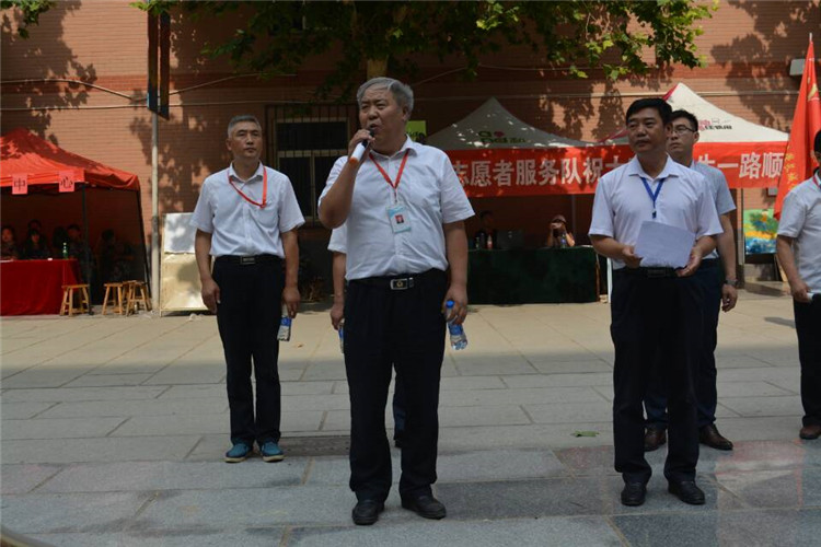 滿堂祝福語 歡送學子行——我校組織教師私家車喜送畢業生