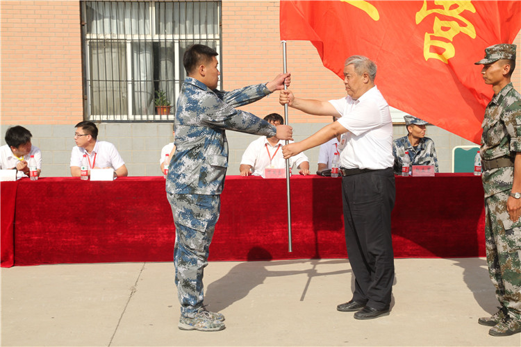 我校舉行2018級新生軍訓開營儀式