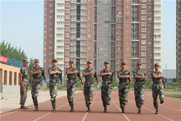 我校舉行2018級新生軍訓開營儀式