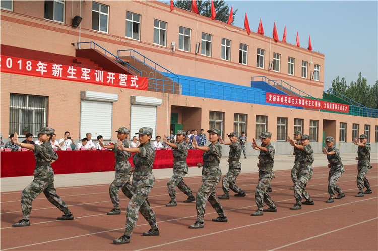 我校舉行2018級新生軍訓開營儀式