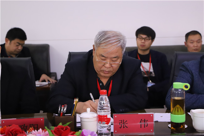 我校召開干部見面會歡迎新任黨委書記