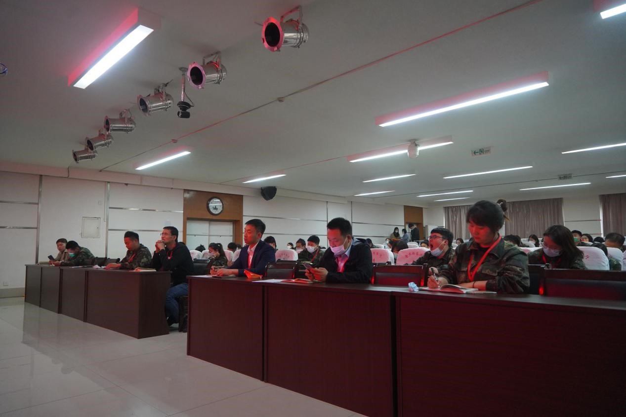 保定理工學院召開學管干部培訓周會2022.5.9