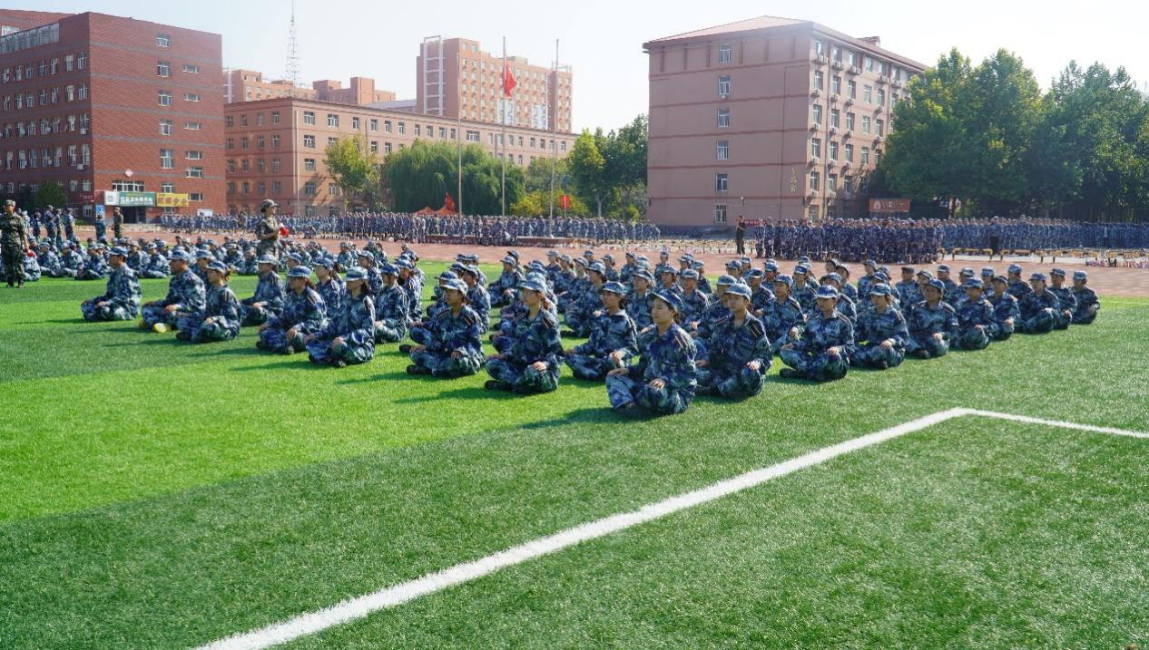 軍訓簡報：軍訓正當時，青春灑汗水