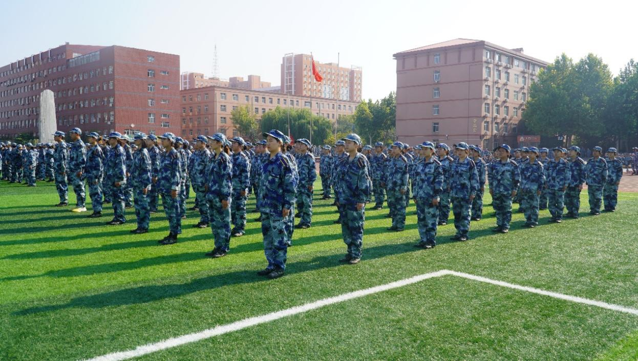 軍訓簡報：軍訓正當時，青春灑汗水