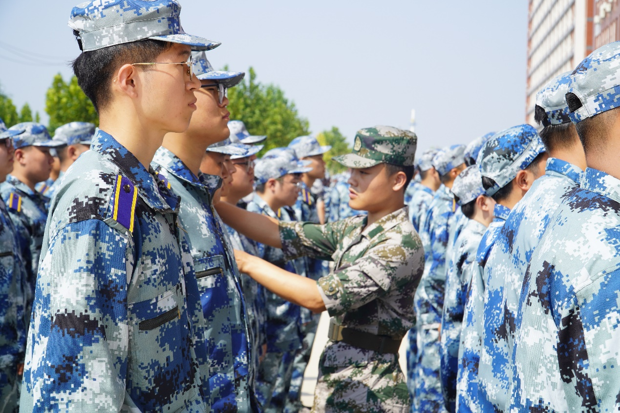 軍訓簡報：軍訓正當時，青春灑汗水