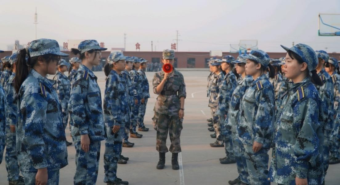 軍訓簡報：軍訓正當時，青春灑汗水