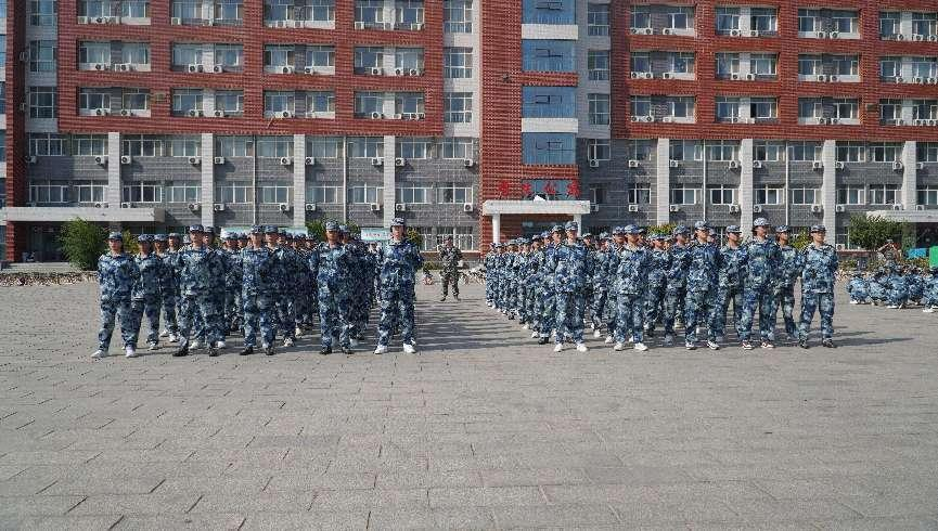 軍訓簡報：軍訓正當時，青春灑汗水