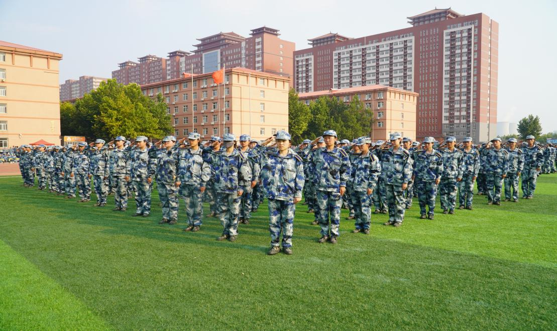 軍訓簡報：烈日驕陽 青春無悔