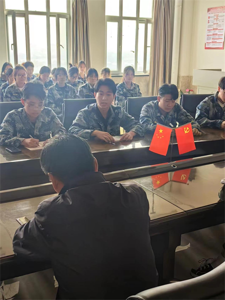 保定理工學院藝術學院召開學生黨員 座談會