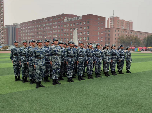 隊列會操馳騁賽場，青春飛揚