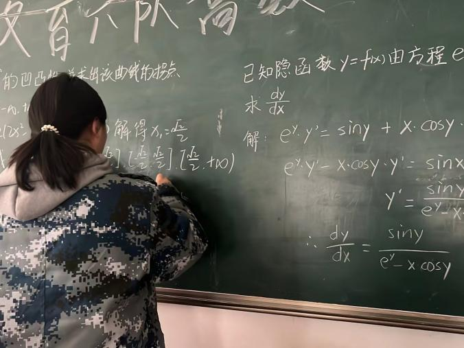 雷鋒精神共傳承,志愿服務學雷鋒