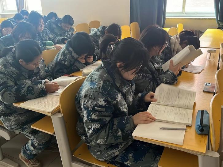 雷鋒精神共傳承,志愿服務學雷鋒