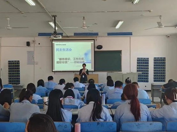 保定理工學院||管理學院||我院召開“服務意識、工作態度、履職盡責”大討論活動 –-分享會