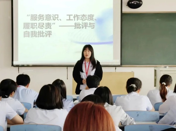 保定理工學院||管理學院||我院教師在“服務意識、工作態度、履職盡責”大討論民主生活會展開批評與自我批評
