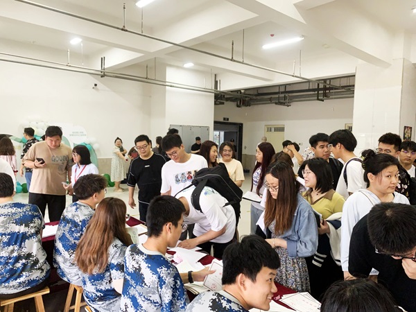 保定理工學院‖管理學院‖暖心服務，助力2023屆畢業生走好大學生涯的最后一公里