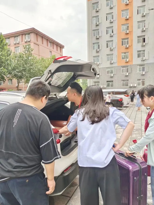 保定理工學院‖管理學院‖暖心服務，助力2023屆畢業生走好大學生涯的最后一公里