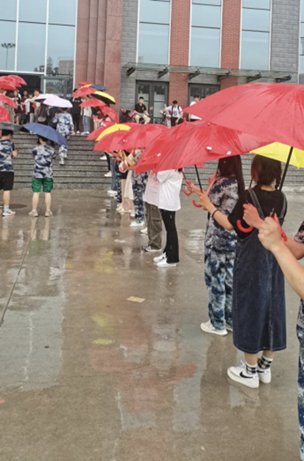 保定理工學院‖管理學院‖暖心服務，助力2023屆畢業生走好大學生涯的最后一公里