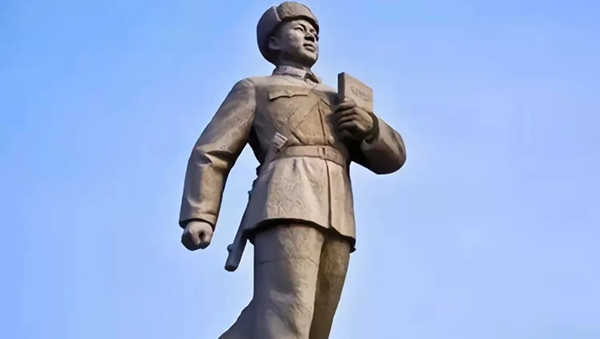 學(xué)習(xí)雷鋒‖管理學(xué)院‖弘揚(yáng)雷鋒精神，爭(zhēng)做進(jìn)步青年