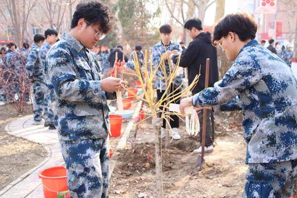 植樹節|管理學院|手植一抹綠，心栽一片林