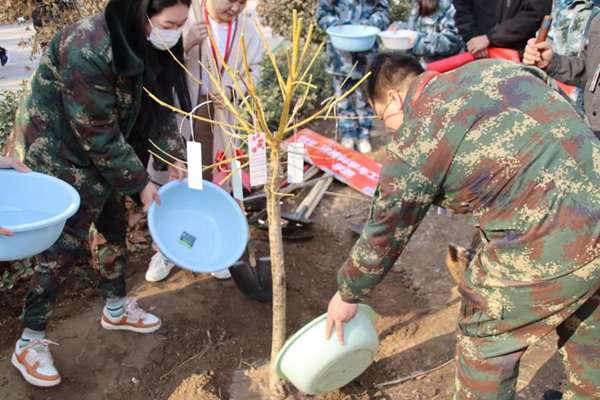 植樹節|管理學院|手植一抹綠，心栽一片林