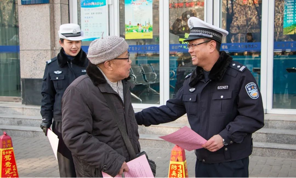 保定理工學院‖管理學院‖赤膽忠心，讓我們向中國人民警察致敬！
