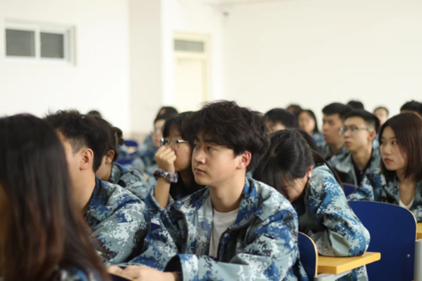 榜樣引領｜保定理工學院｜管理學院｜優秀畢業生路建軍經驗交流分享會