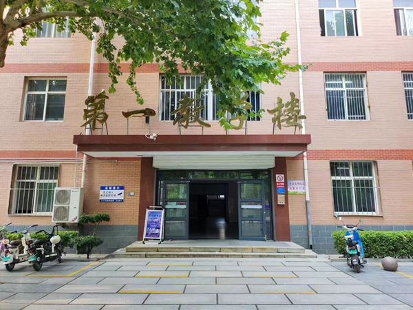 保定理工學院||管理學院||叮咚，你有一篇校園介紹請查收！