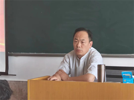 “傾聽“新”聲共發展，同心同力譜新篇”——保定理工學院藝術學院開展期中學生座談會